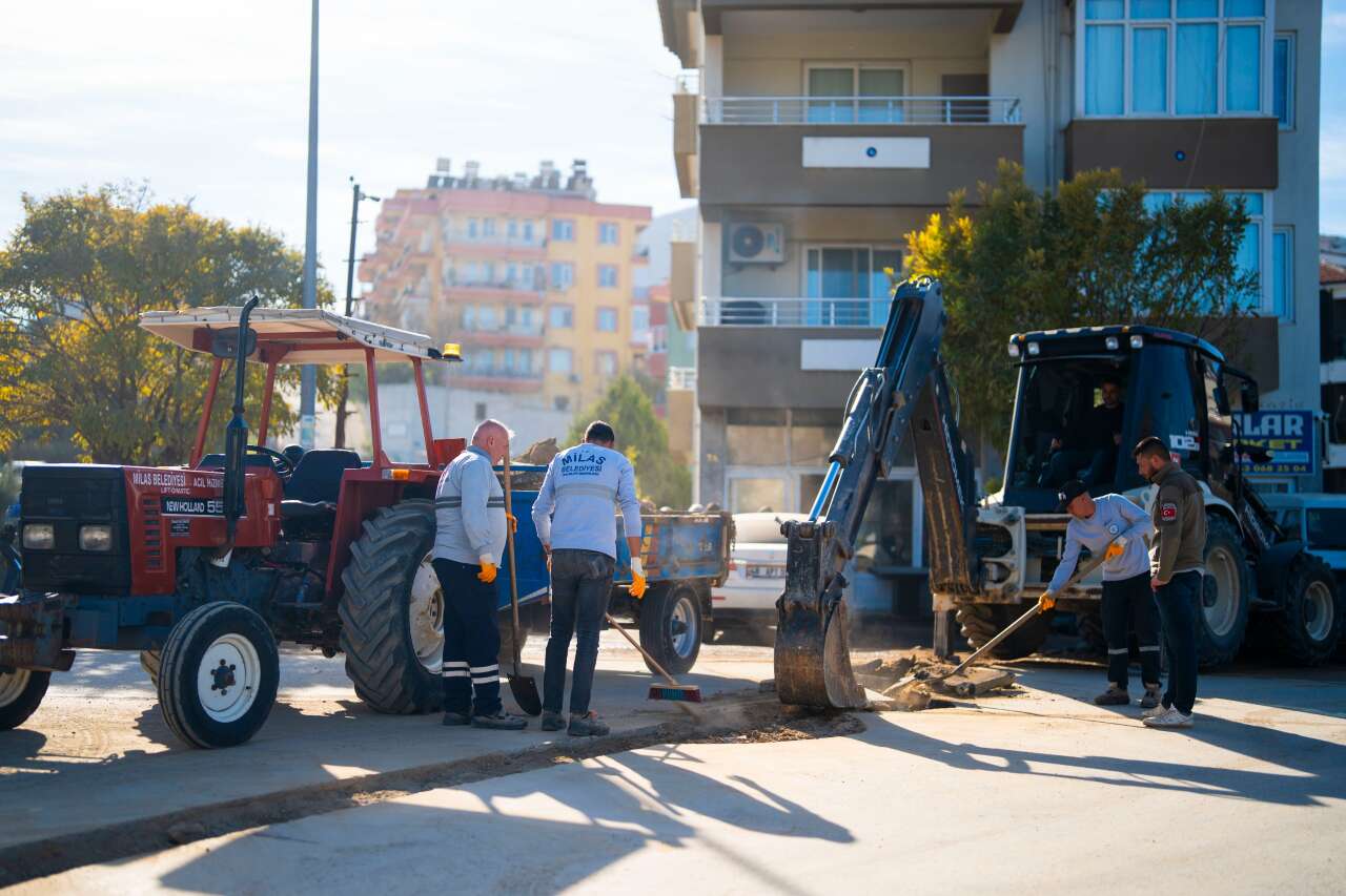 Milas Belediyesi’nden İlçe Yollarında Yoğun Mesai 10